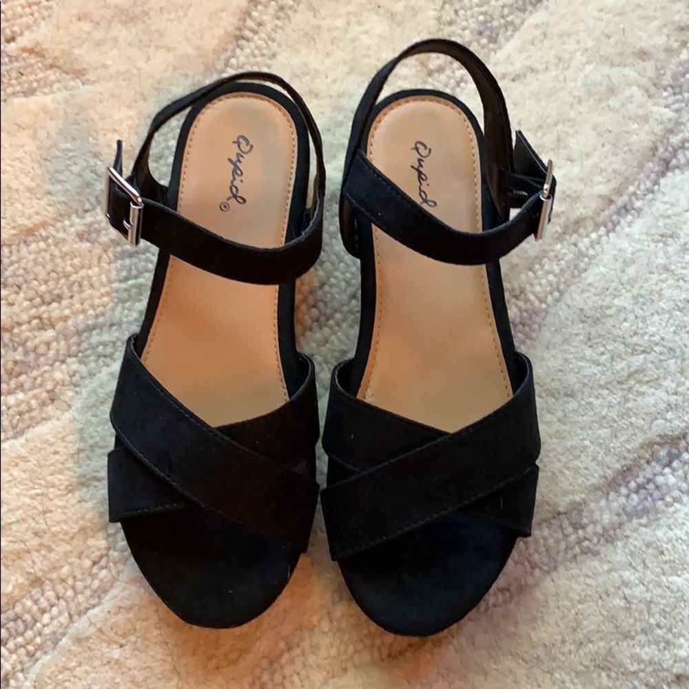 Black platform wedge